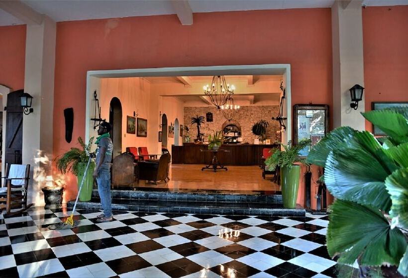 هتل Hôtel Du Roi Christophe