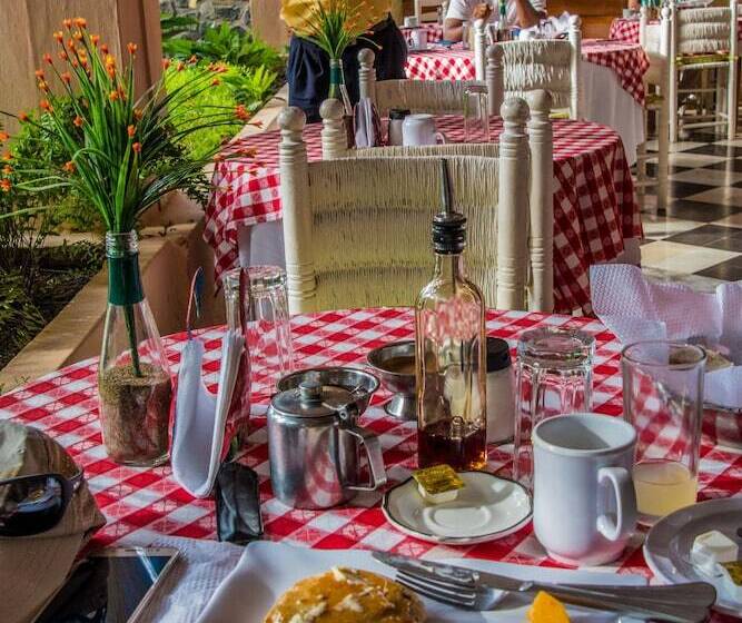 هتل Hôtel Du Roi Christophe