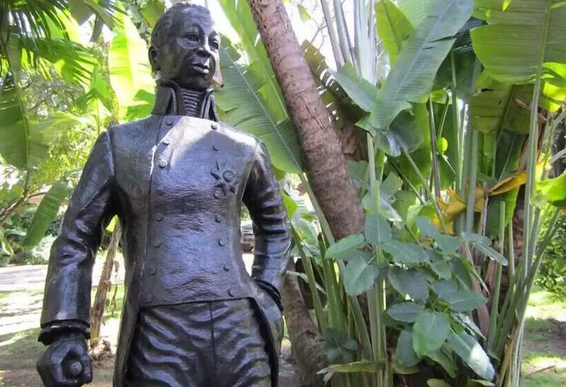 هتل Hôtel Du Roi Christophe