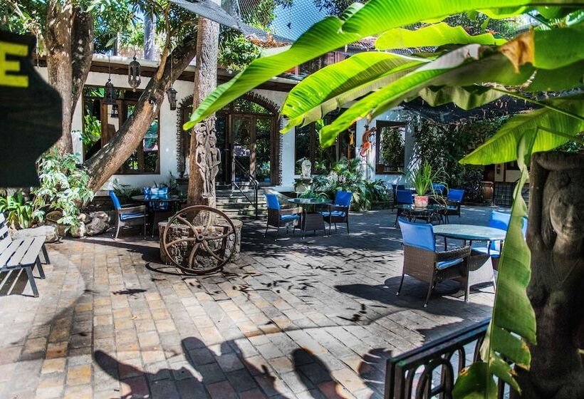 هتل Hôtel Du Roi Christophe