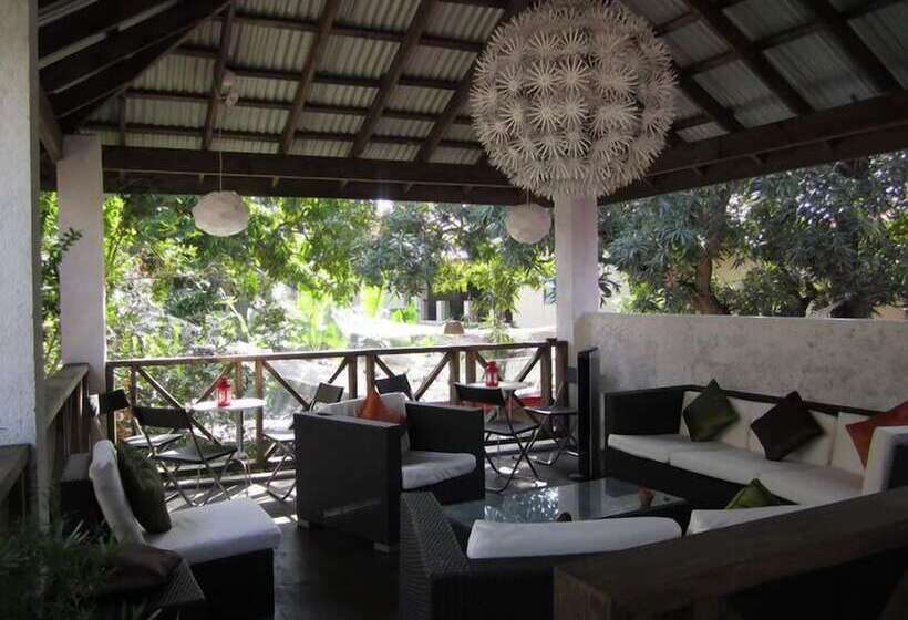 هتل Hôtel Du Roi Christophe