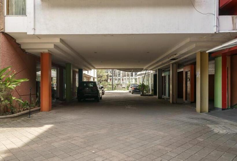 בית מלון כפרי Reddoorz @ Cikarang 2