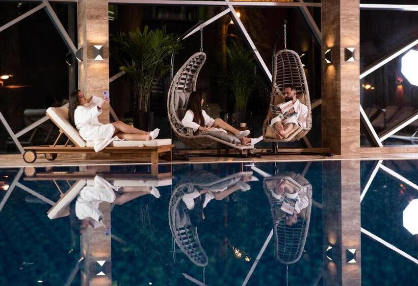 هتل Borovi Forest Resort & Spa