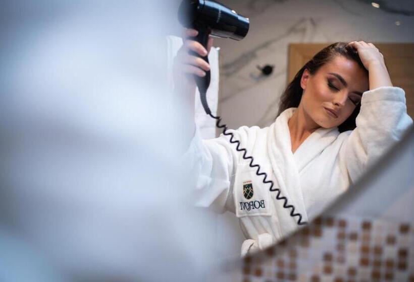 هتل Borovi Forest Resort & Spa