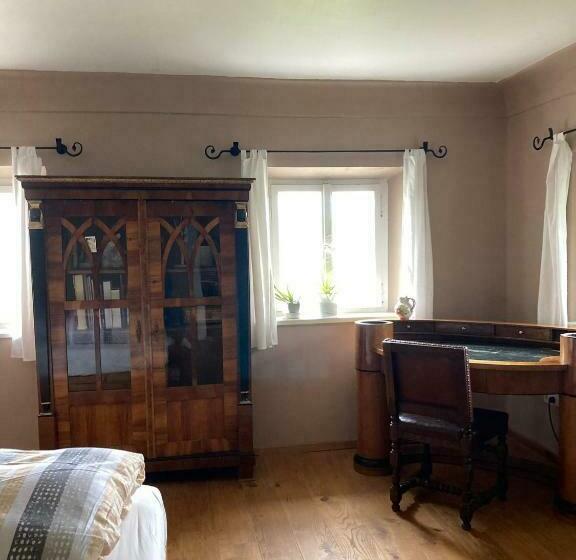 Hotel (c) Zimmer In Einem Bauernhaus