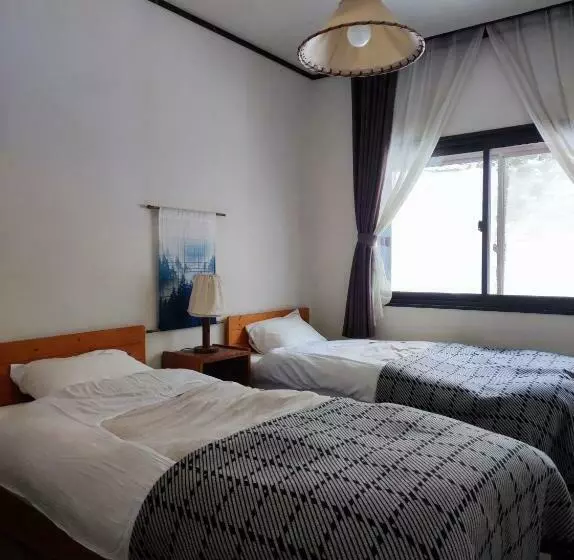 تختخواب و صبحانه Guest House Zu Thones Hakuba
