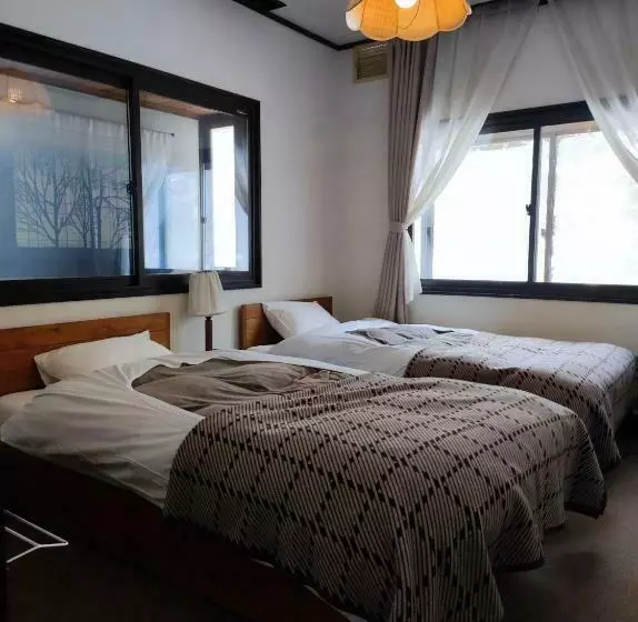 تختخواب و صبحانه Guest House Zu Thones Hakuba