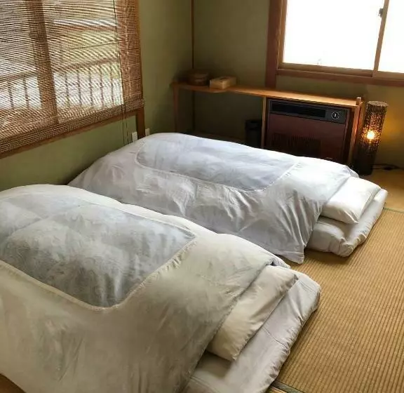 تختخواب و صبحانه Guest House Zu Thones Hakuba
