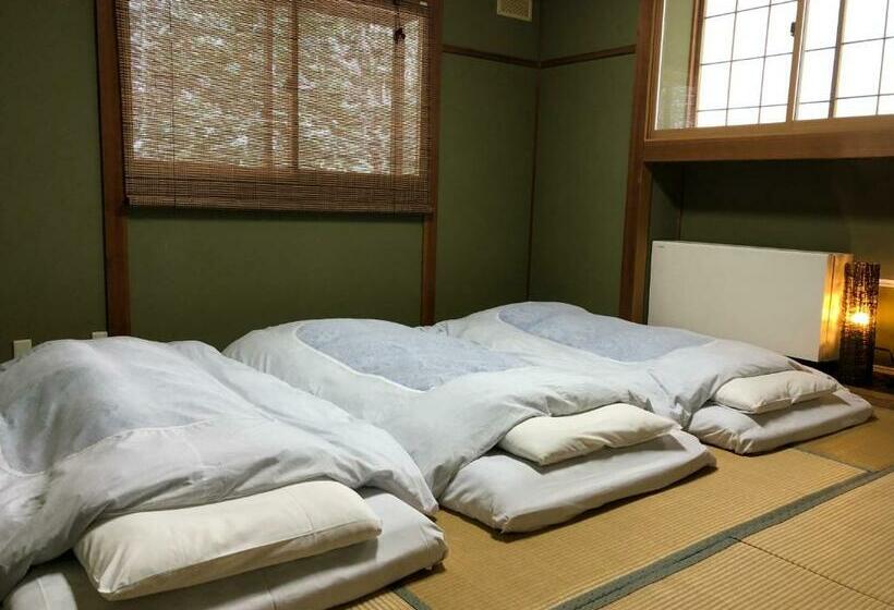 Bed and Breakfast Guest House Zu Thones Hakuba