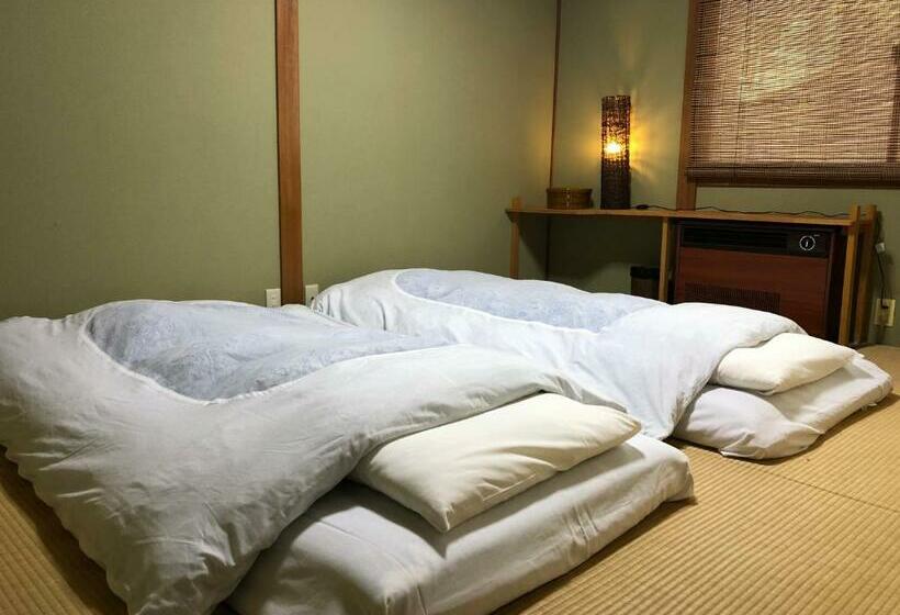 Bed and Breakfast Guest House Zu Thones Hakuba