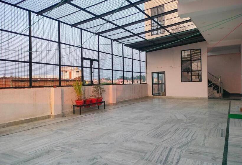 ホテル Dev Inn Ayodhya