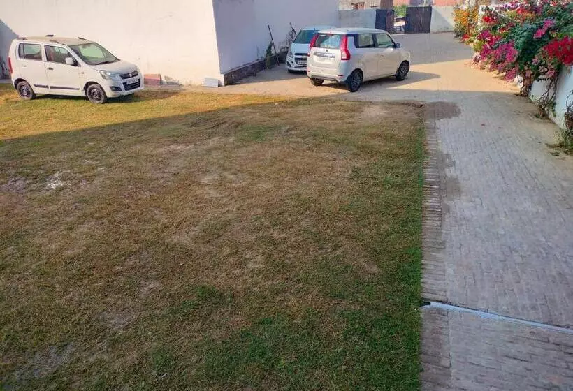 Hotel Dev Inn Ayodhya