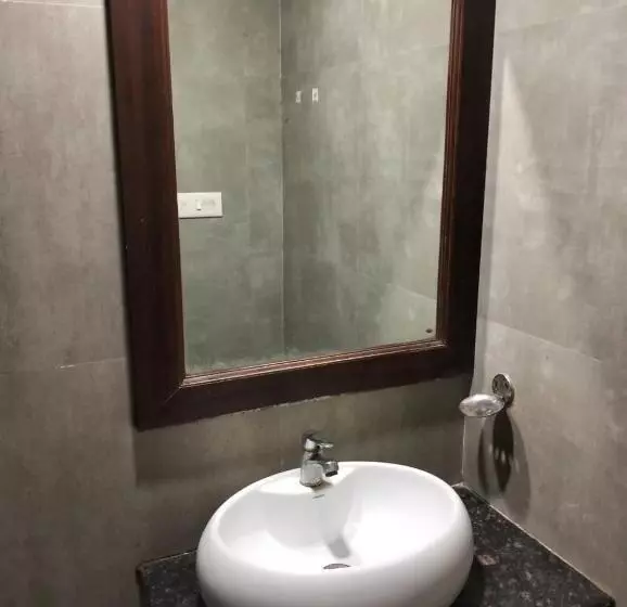 Ashoka Hotel By Wb Inn