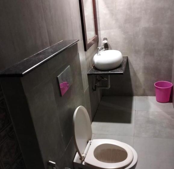 Ashoka Hotel By Wb Inn