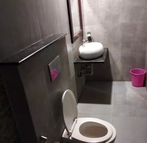 Ashoka Hotel By Wb Inn