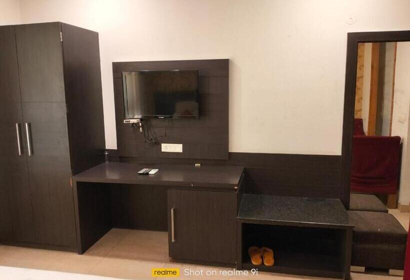 Ashoka Hotel By Wb Inn