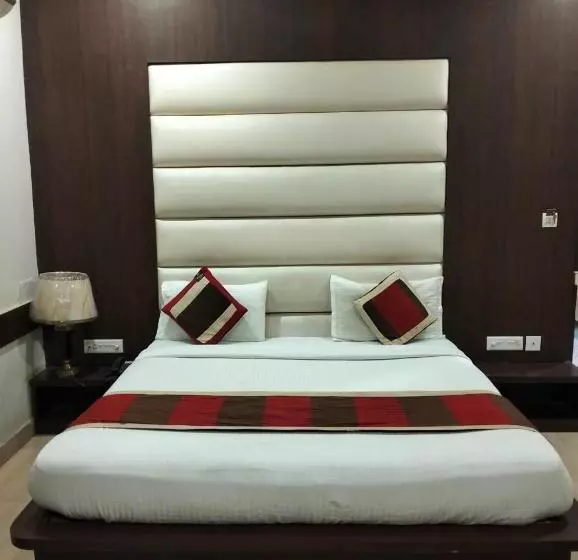 Ashoka Hotel By Wb Inn