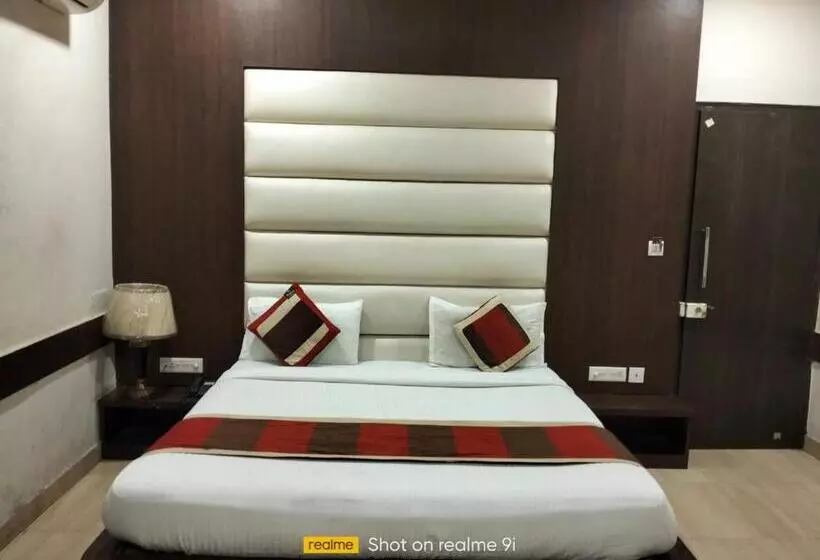 Ashoka Hotel By Wb Inn