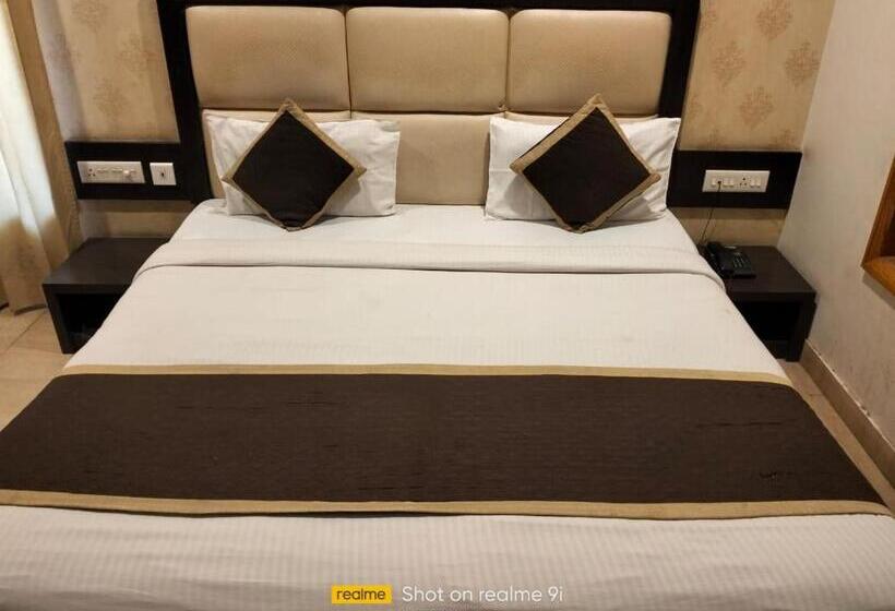 Ashoka Hotel By Wb Inn