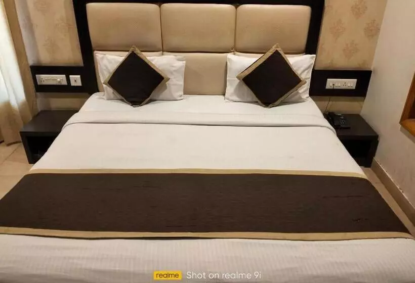 Ashoka Hotel By Wb Inn