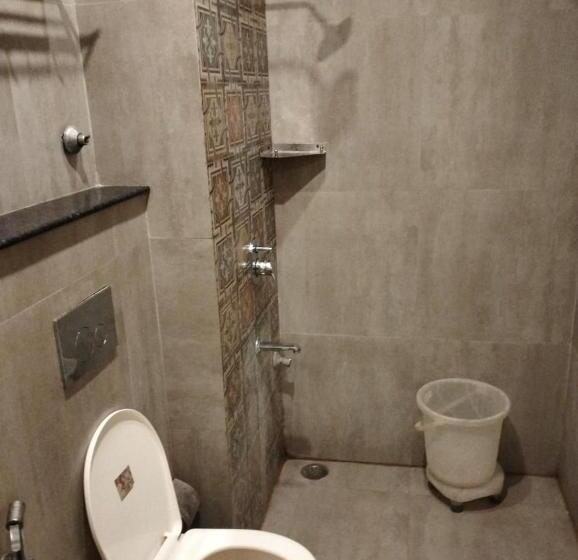 Ashoka Hotel By Wb Inn