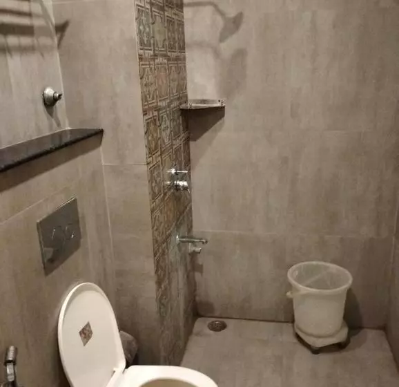 Ashoka Hotel By Wb Inn