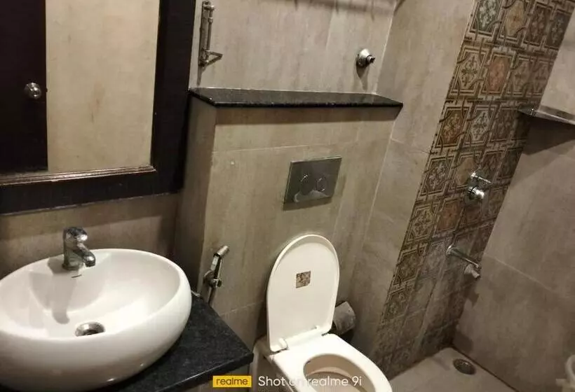 Ashoka Hotel By Wb Inn