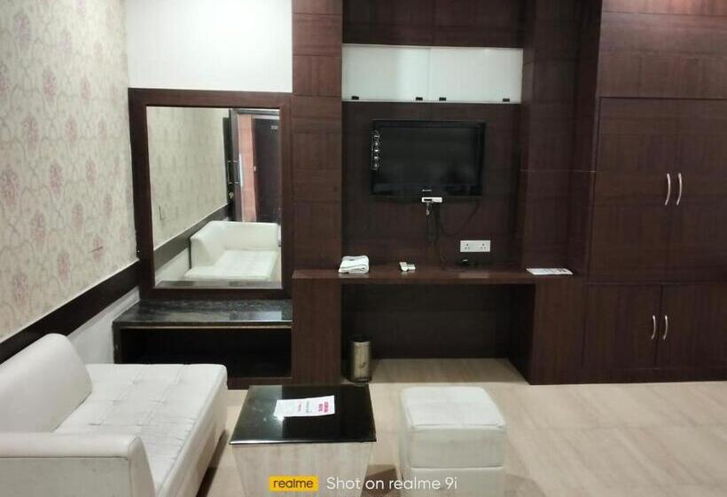 Ashoka Hotel By Wb Inn