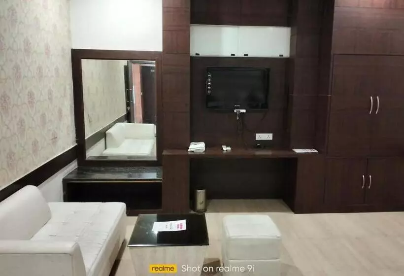 Ashoka Hotel By Wb Inn