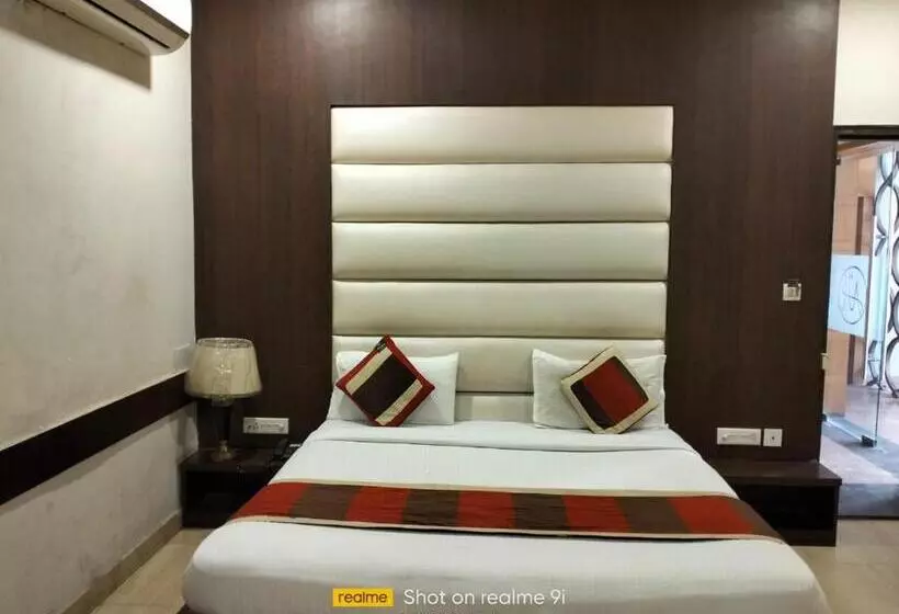 Ashoka Hotel By Wb Inn