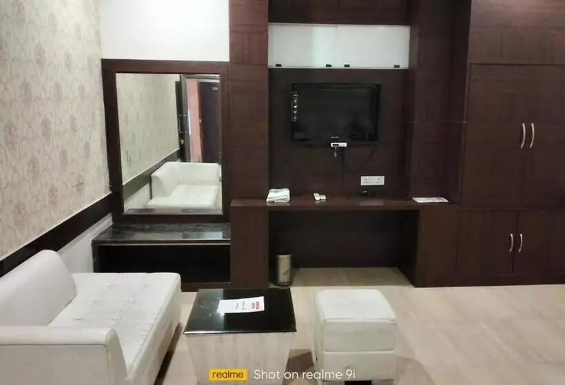 Ashoka Hotel By Wb Inn