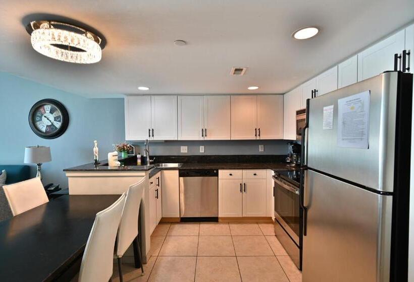 אתר נופש Stunning Ocean Front 2bedroom In Heart Of Myrtle Beach New 50 Smart Tv