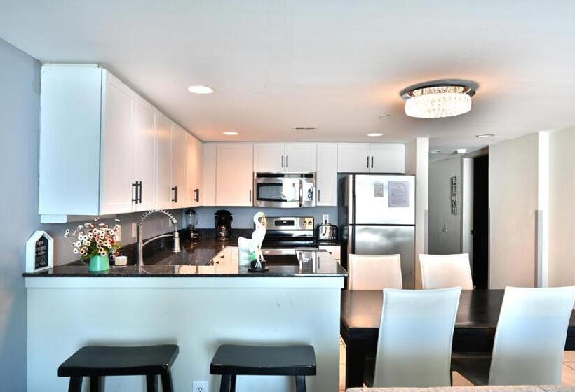 אתר נופש Stunning Ocean Front 2bedroom In Heart Of Myrtle Beach New 50 Smart Tv