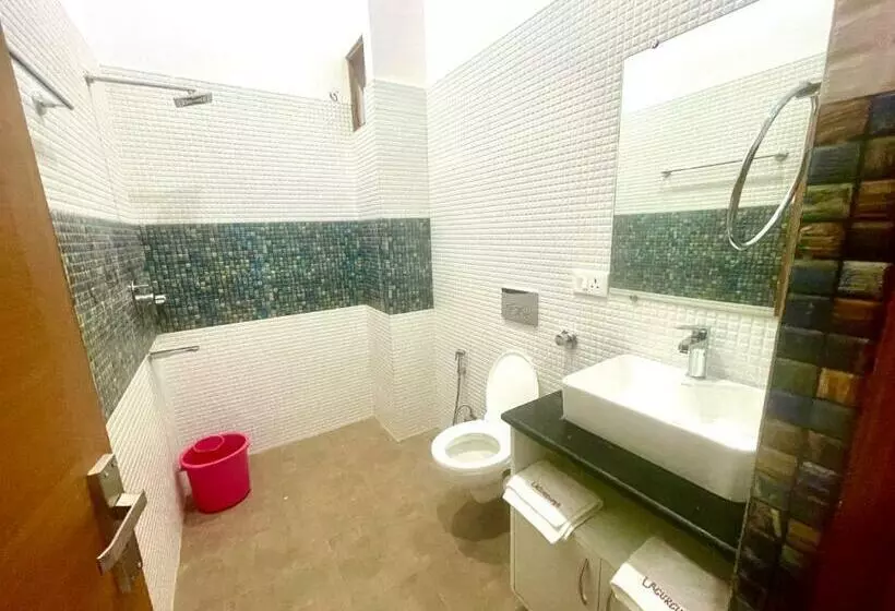تختخواب و صبحانه La Curcuma Luxury Homestay