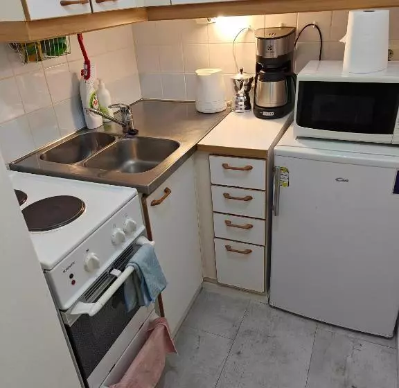 تختخواب و صبحانه Nest Hostel