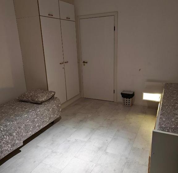 تختخواب و صبحانه Nest Hostel