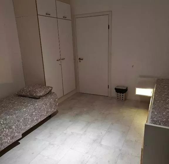 تختخواب و صبحانه Nest Hostel