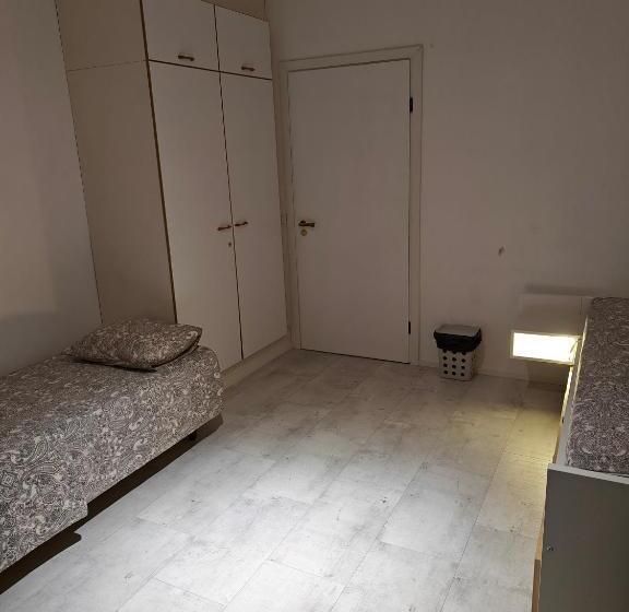 تختخواب و صبحانه Nest Hostel