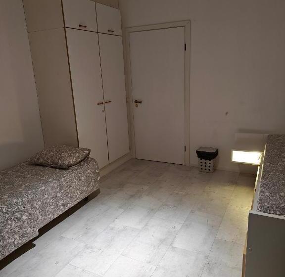 تختخواب و صبحانه Nest Hostel