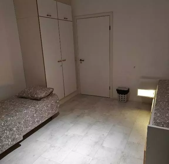 تختخواب و صبحانه Nest Hostel