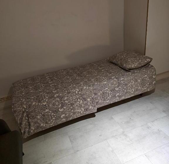 تختخواب و صبحانه Nest Hostel