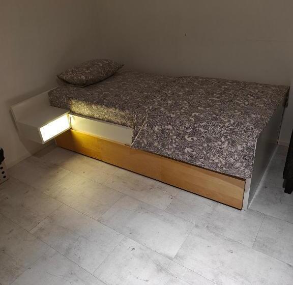 تختخواب و صبحانه Nest Hostel