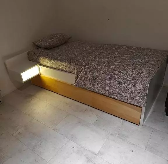 تختخواب و صبحانه Nest Hostel