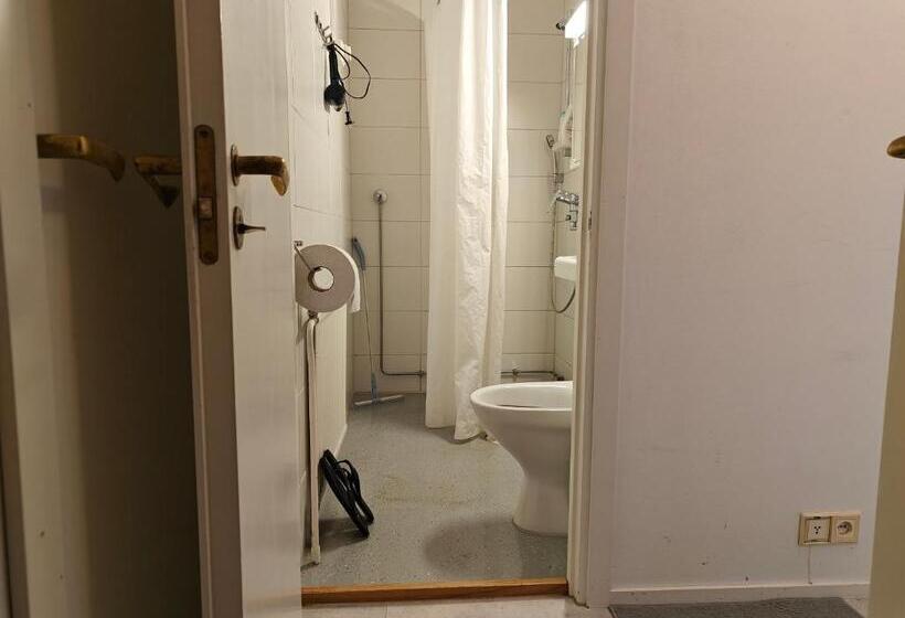 تختخواب و صبحانه Nest Hostel