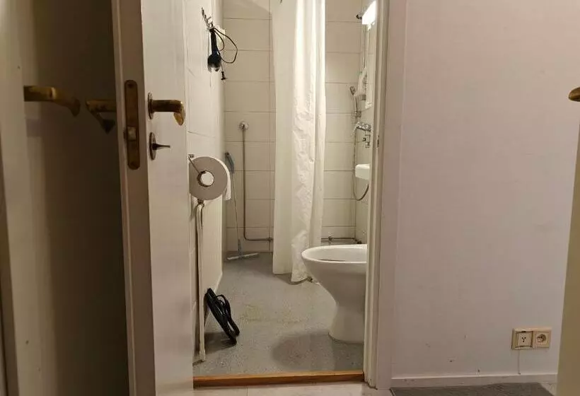تختخواب و صبحانه Nest Hostel