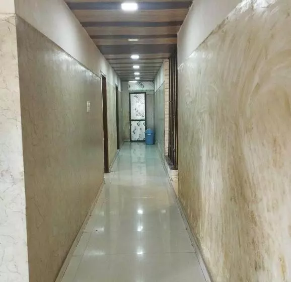ホテル Oyo 70230  Rajeshwari Plaza