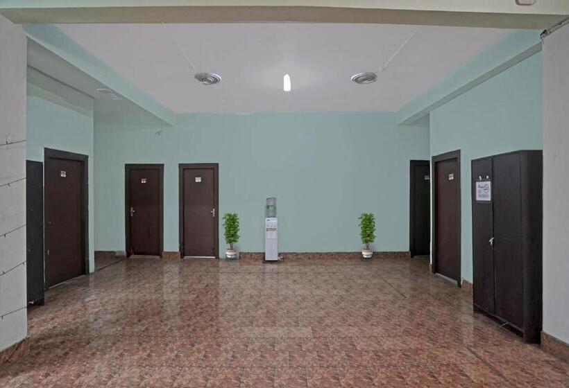 فندق Oyo Flagship 70192 Shakun Palace