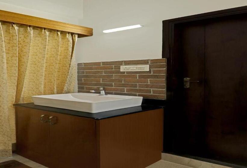 Treebo Celebrity Hotels And Suites