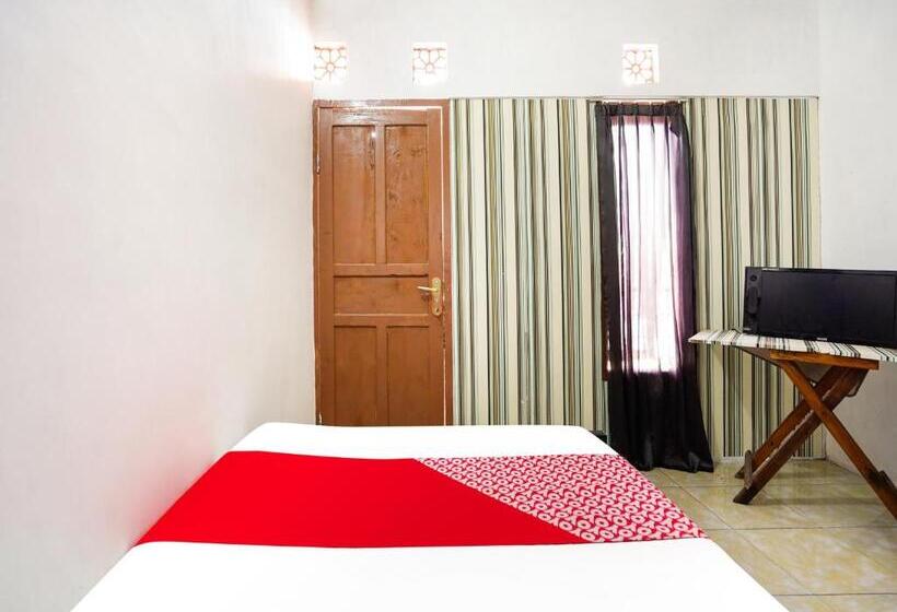 호텔 Tutus Homestay Syariah Redpartner
