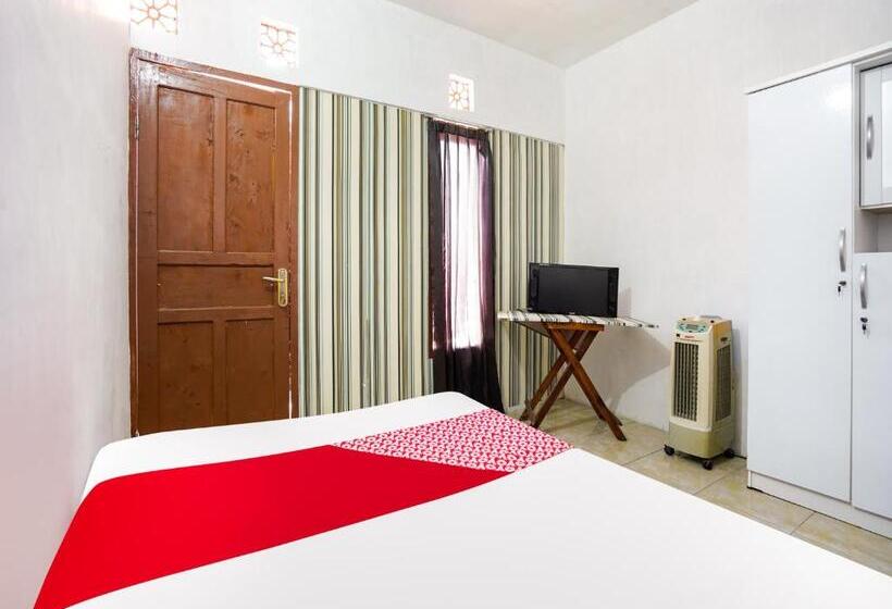 호텔 Tutus Homestay Syariah Redpartner